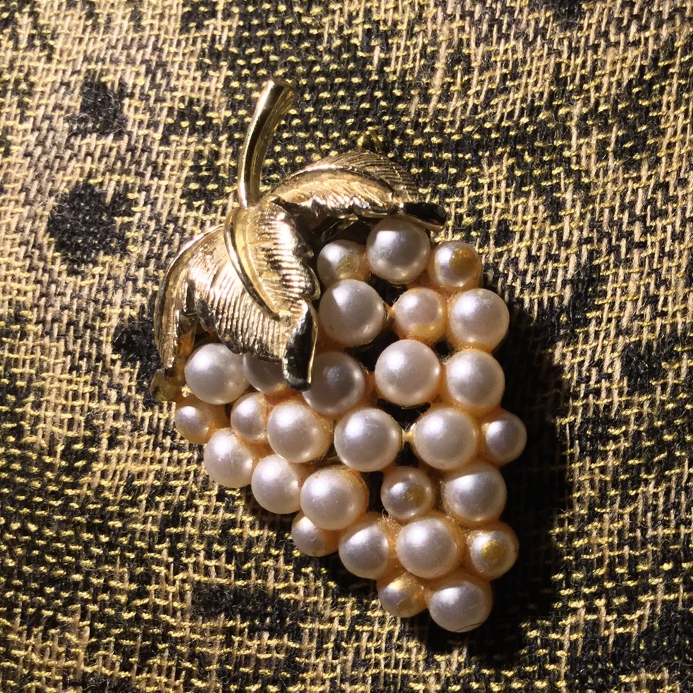 Vintage “Bunch of Grapes” brooch